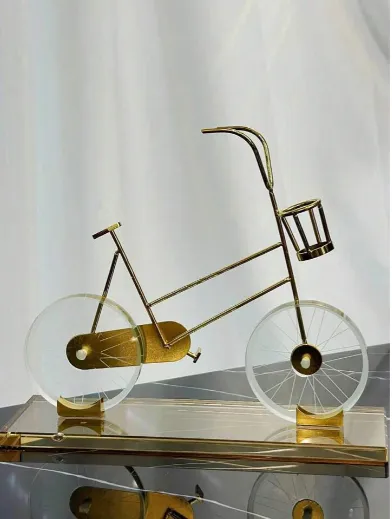 Minimalist Cycle Decor - Image 3