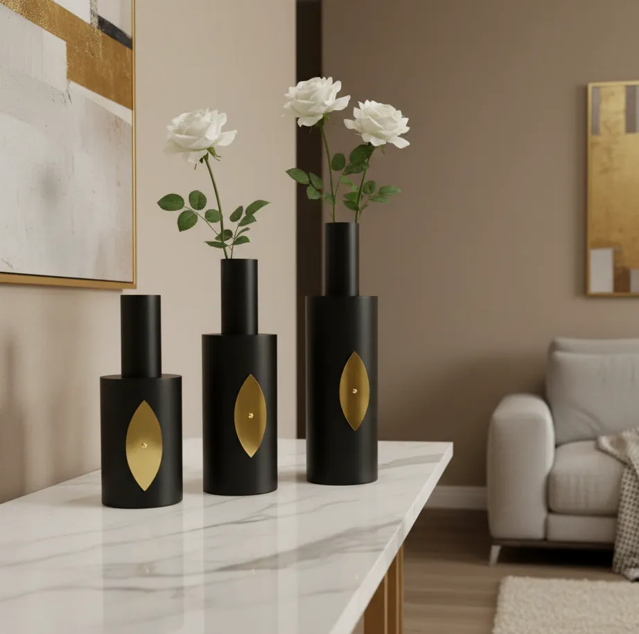 Noir Leaf Vase - Image 3