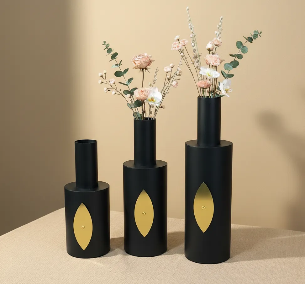 Noir Leaf Vase - Image 2