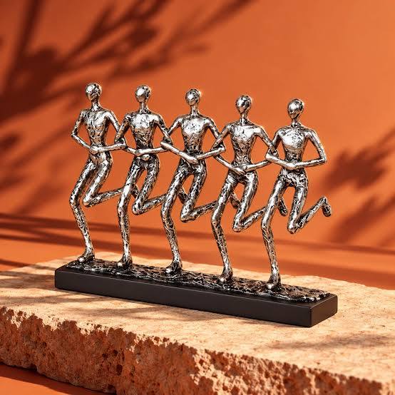 Human Chain Unity Statue - Image 3